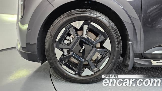 Kia Carnival 2024 — Şəkil 32/35