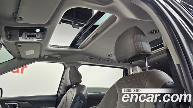 Kia Carnival 2024 — Şəkil 28/35