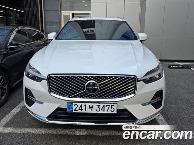 Volvo XC60 2025 — Photo 2/10