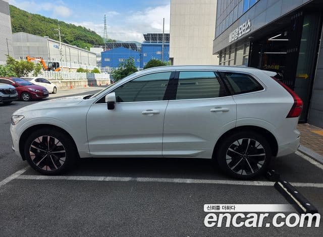 Volvo XC60 2025 — Photo 1/10