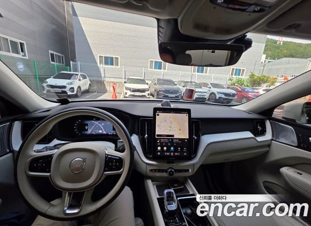 Volvo XC60 2025 — Photo 4/10
