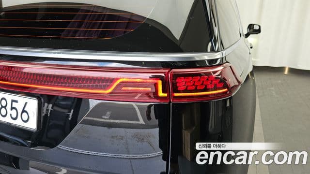 Kia Carnival 2021 — Photo 8/37