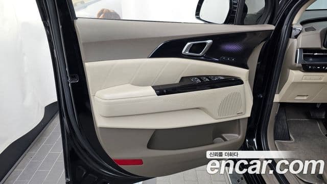 Kia Carnival 2021 — Photo 21/37