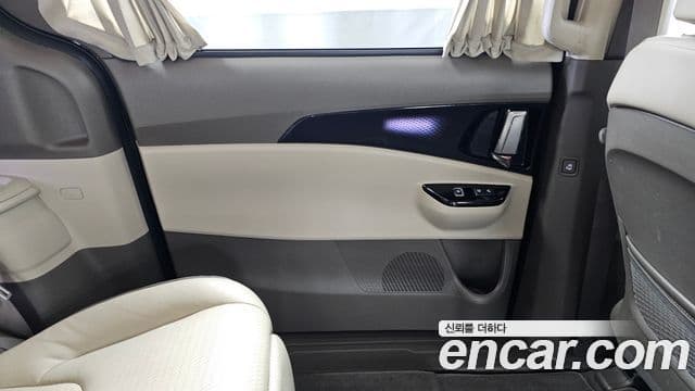 Kia Carnival 2021 — Photo 13/37