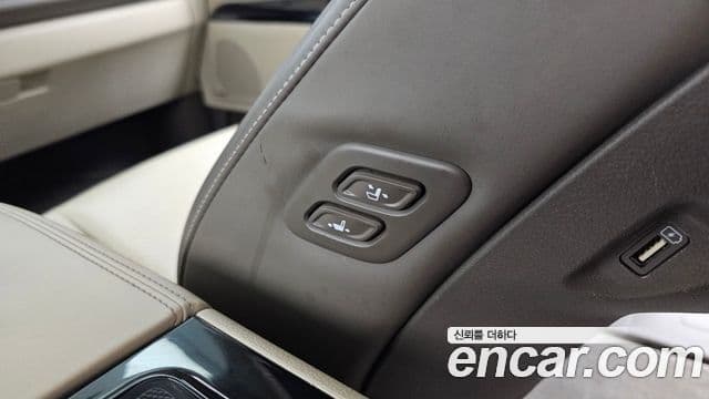 Kia Carnival 2021 — Photo 14/37