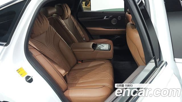 Genesis G80 2022 — Şəkil 18/33