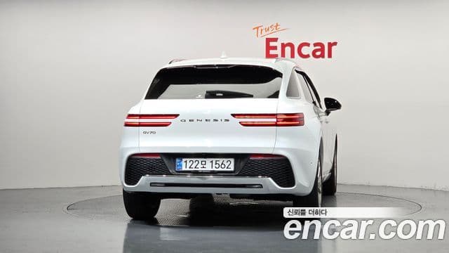 Genesis GV70 2021 — ფოტო 19/20