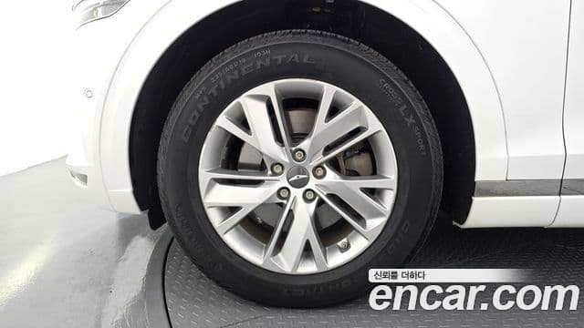 Genesis GV70 2021 — ფოტო 14/20
