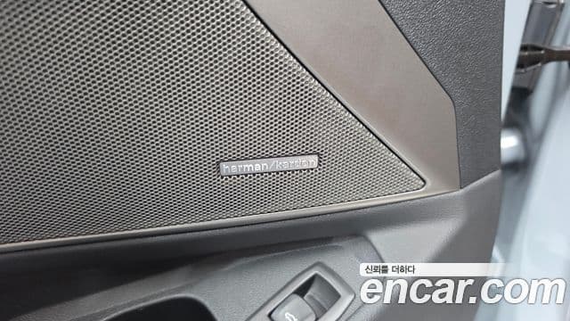 BMW 3 Series 2024 — Photo 24/38