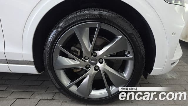 Genesis GV70 2021 — Photo 14/33