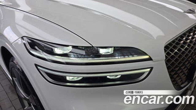Genesis GV70 2021 — Photo 15/33