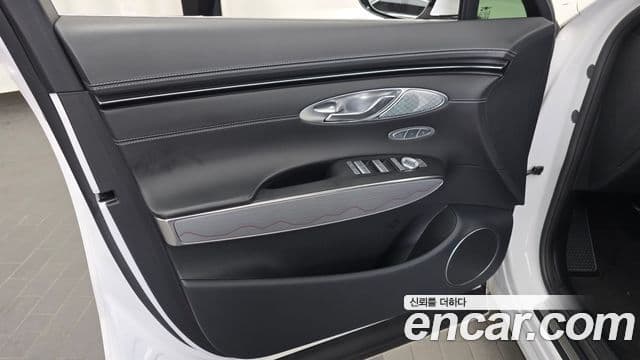 Genesis GV70 2021 — Photo 31/33