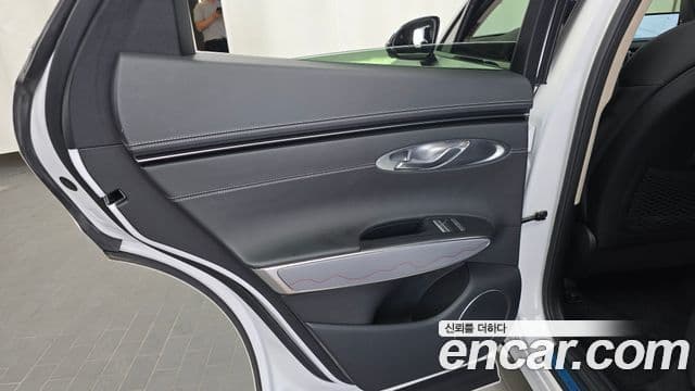 Genesis GV70 2021 — Photo 24/33
