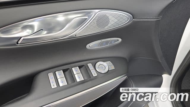 Genesis GV70 2021 — Photo 26/33