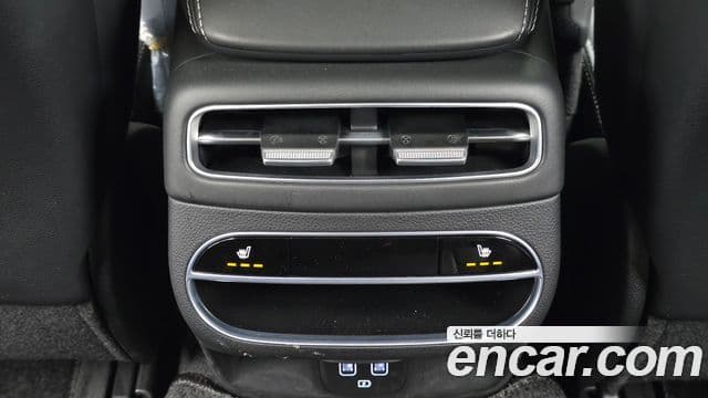 Genesis GV70 2021 — Photo 16/33