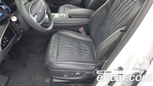 Genesis GV70 2021 — Photo 25/33