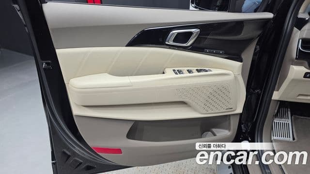 Kia Carnival 2024 — ფოტო 22/37