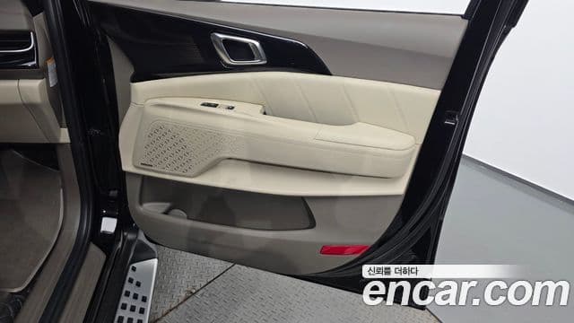 Kia Carnival 2024 — ფოტო 17/37