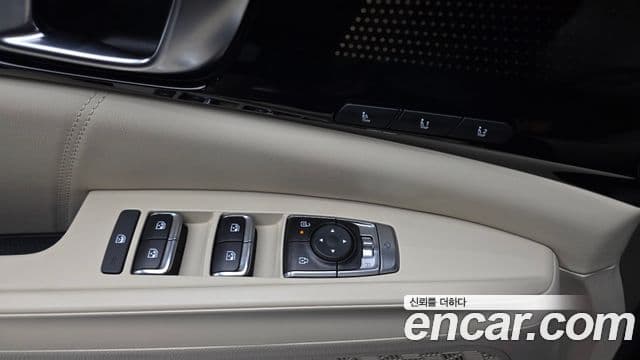 Kia Carnival 2024 — ფოტო 28/37