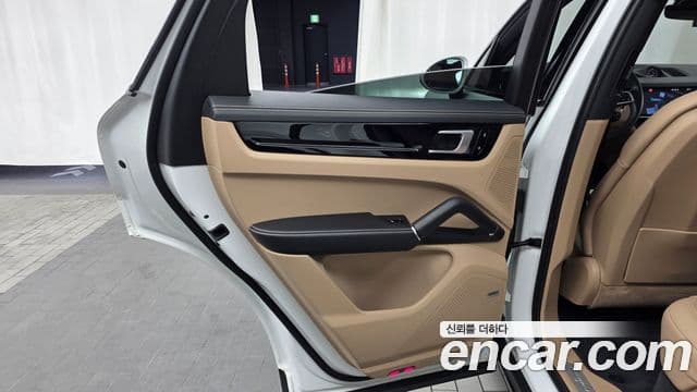 Porsche Cayenne 2020 — Şəkil 22/36