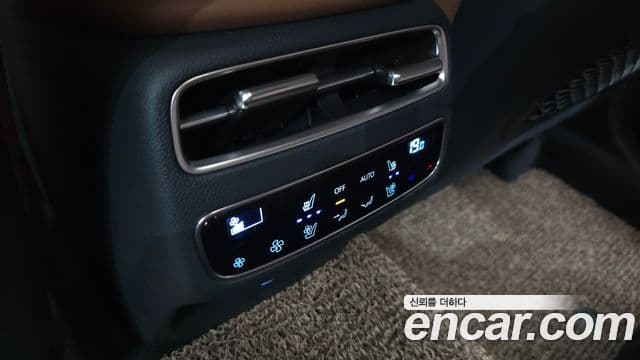 Genesis GV70 2024 — ფოტო 18/33