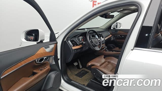 Volvo XC90 2019 — Фото 10/20