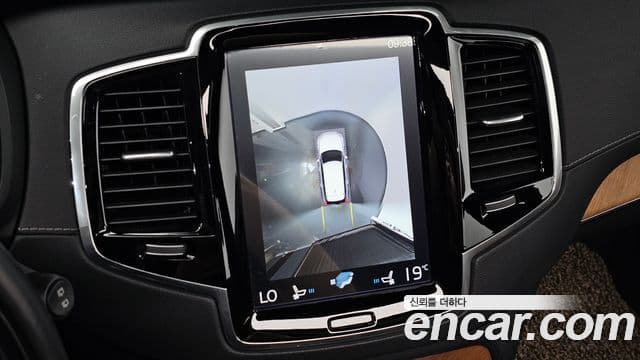 Volvo XC90 2019 — Фото 18/20