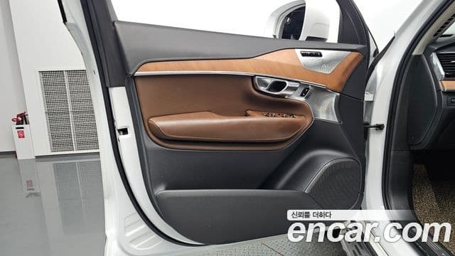 Volvo XC90 2019 — Photo 33/36