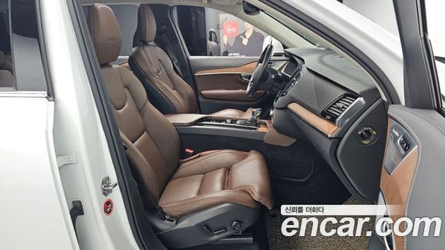 Volvo XC90 2019 — Photo 7/36