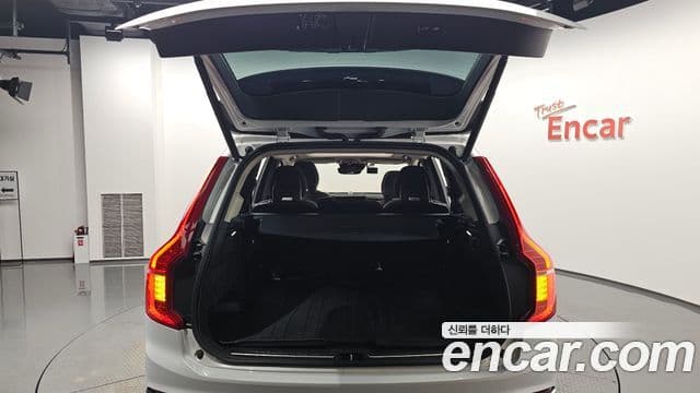 Volvo XC90 2019 — Photo 2/36