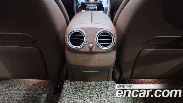 Mercedes-Benz E-Class 2019 — ფოტო 19/32