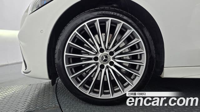 Mercedes-Benz C-Class 2022 — ფოტო 26/33