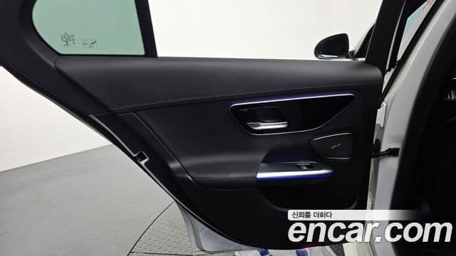 Mercedes-Benz C-Class 2022 — ფოტო 30/33