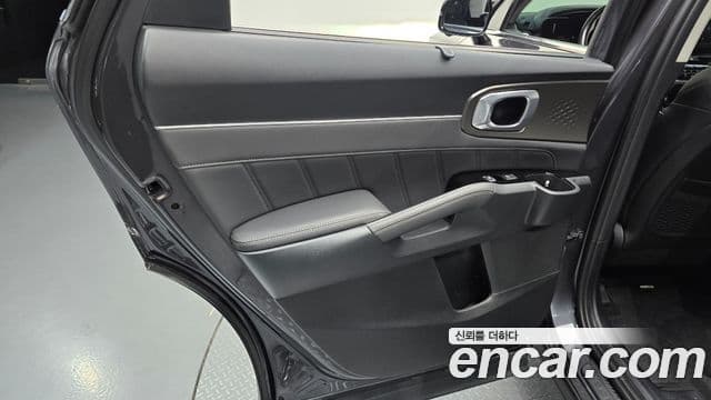Kia Sorento 2021 — Photo 17/31