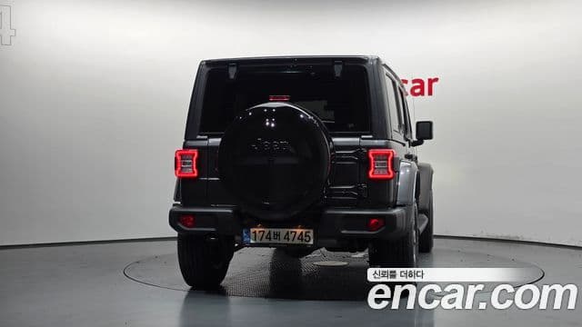 Jeep Wrangler 2021 — ფოტო 12/29