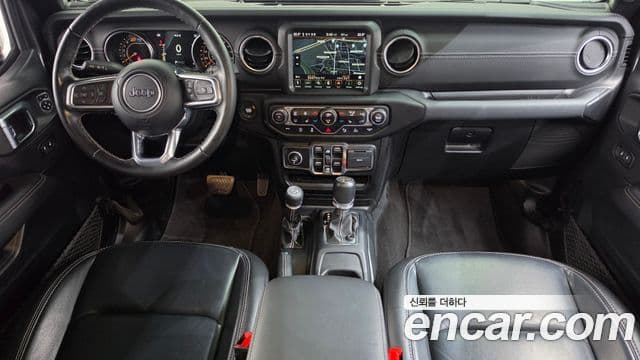 Jeep Wrangler 2021 — ფოტო 23/29