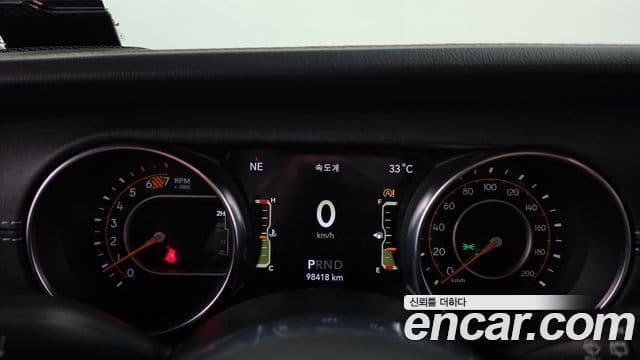 Jeep Wrangler 2021 — ფოტო 26/29