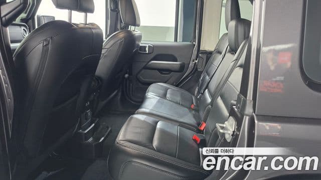 Jeep Wrangler 2021 — ფოტო 18/29