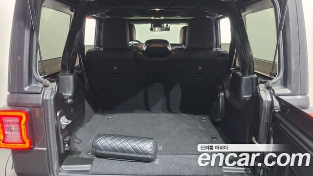 Jeep Wrangler 2021 — ფოტო 10/29