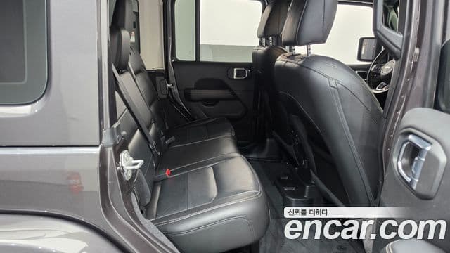 Jeep Wrangler 2021 — ფოტო 29/29