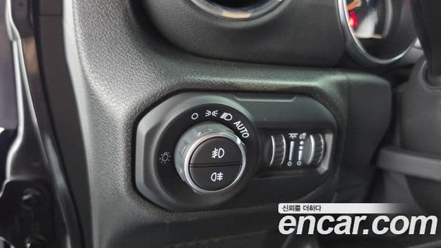Jeep Wrangler 2021 — ფოტო 9/29