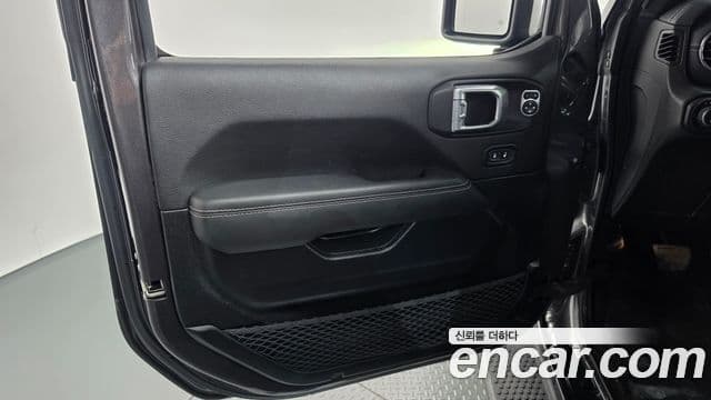 Jeep Wrangler 2021 — ფოტო 11/29