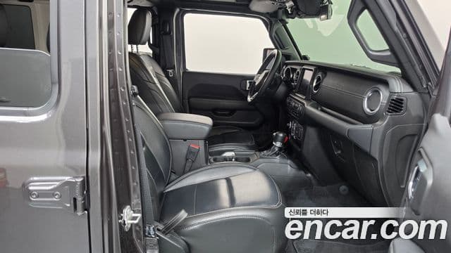 Jeep Wrangler 2021 — ფოტო 5/29
