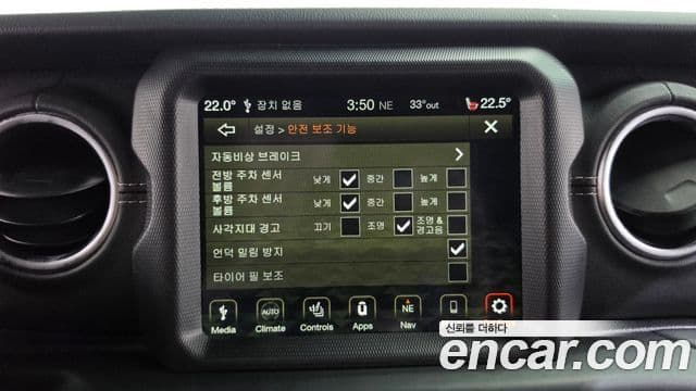 Jeep Wrangler 2021 — ფოტო 21/29