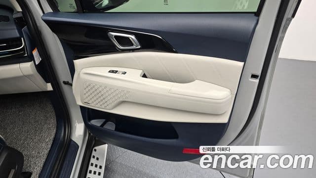 Kia Carnival 2024 — ფოტო 1/32