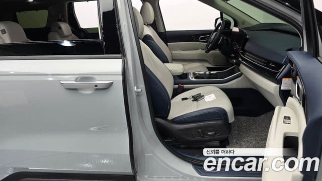 Kia Carnival 2024 — ფოტო 30/32