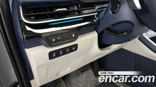 Kia Carnival 2024 — ფოტო 2/32