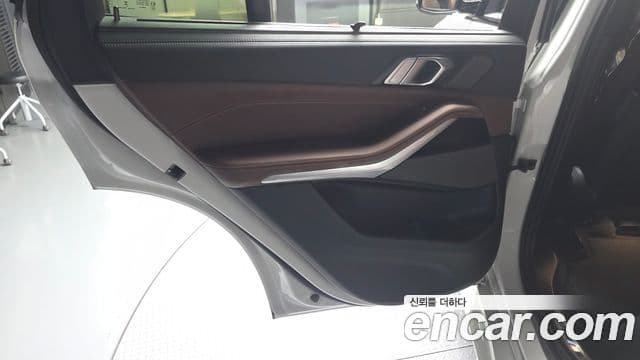 BMW X5 2023 — Photo 16/32
