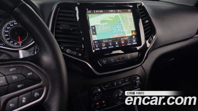 Jeep Cherokee 2021 — Photo 2/20