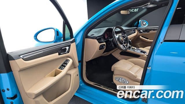 Porsche Macan 2021 — Photo 13/32